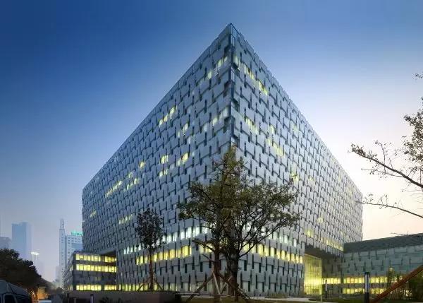 醫療建筑設計如何解決醫院壓抑的感覺？